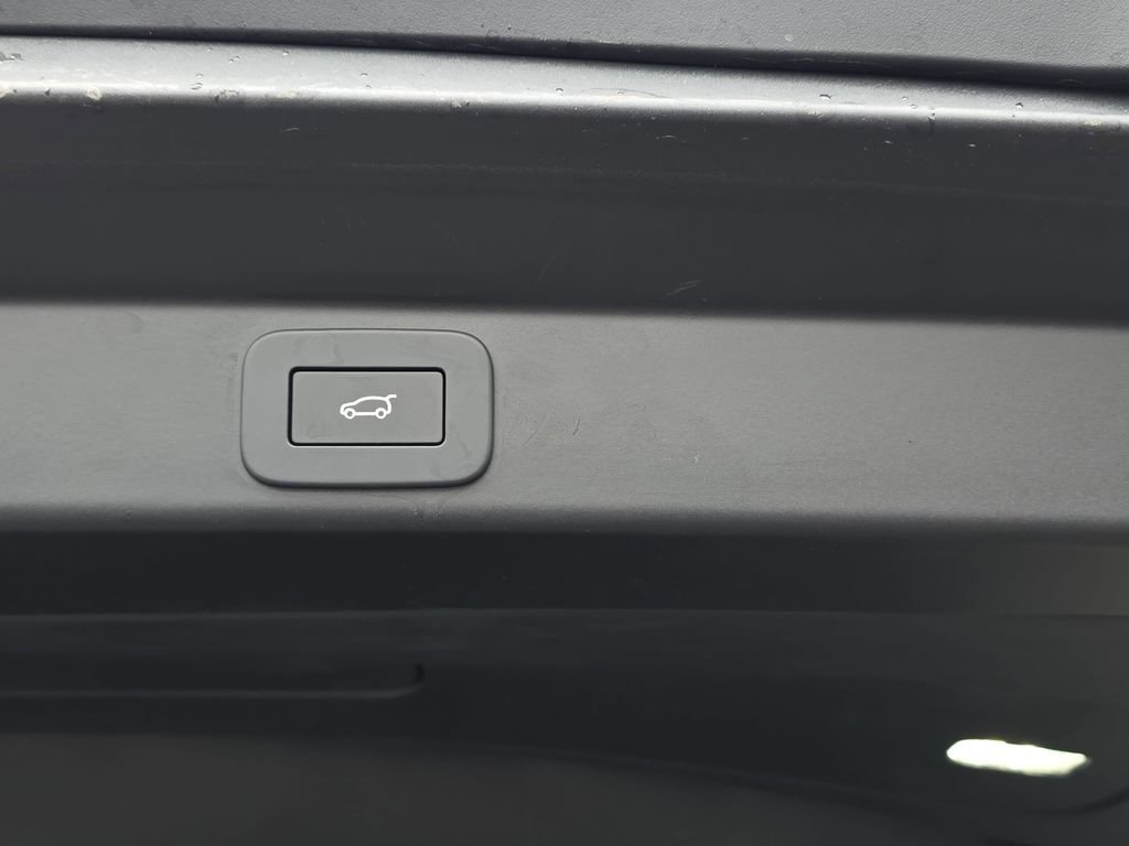 New 2025 Match-to-Sample Black in Satin finish LAND ROVER SV Edition Two image 13