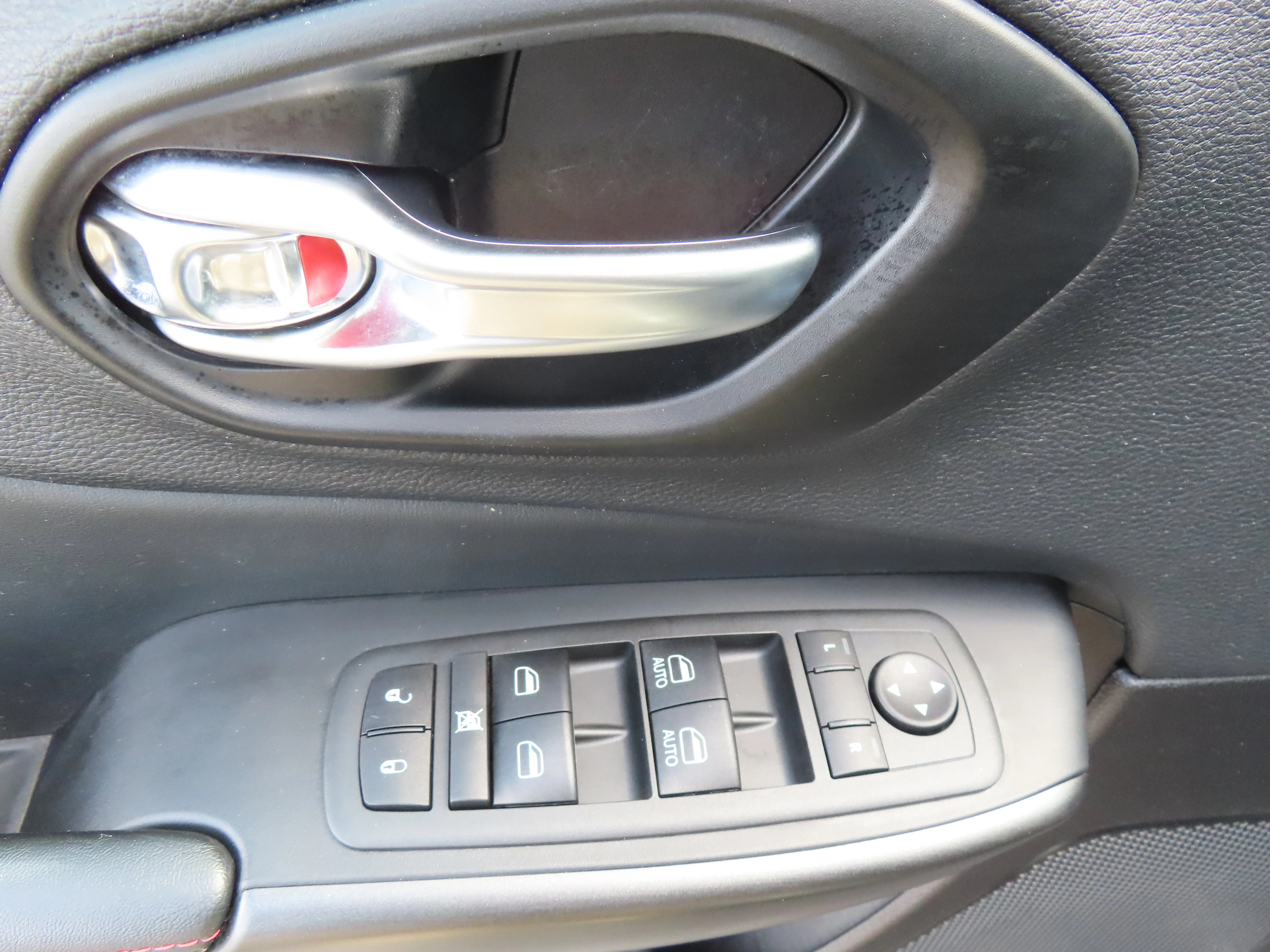 Used 2021 Light Brownstone Pearlcoat Jeep Trailhawk image 12