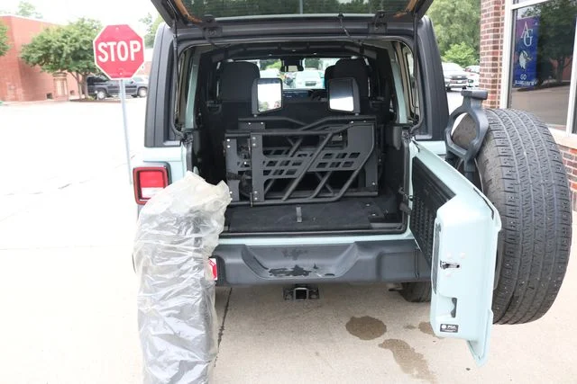 Used 2024 Earl Clearcoat Jeep Sport S image 30