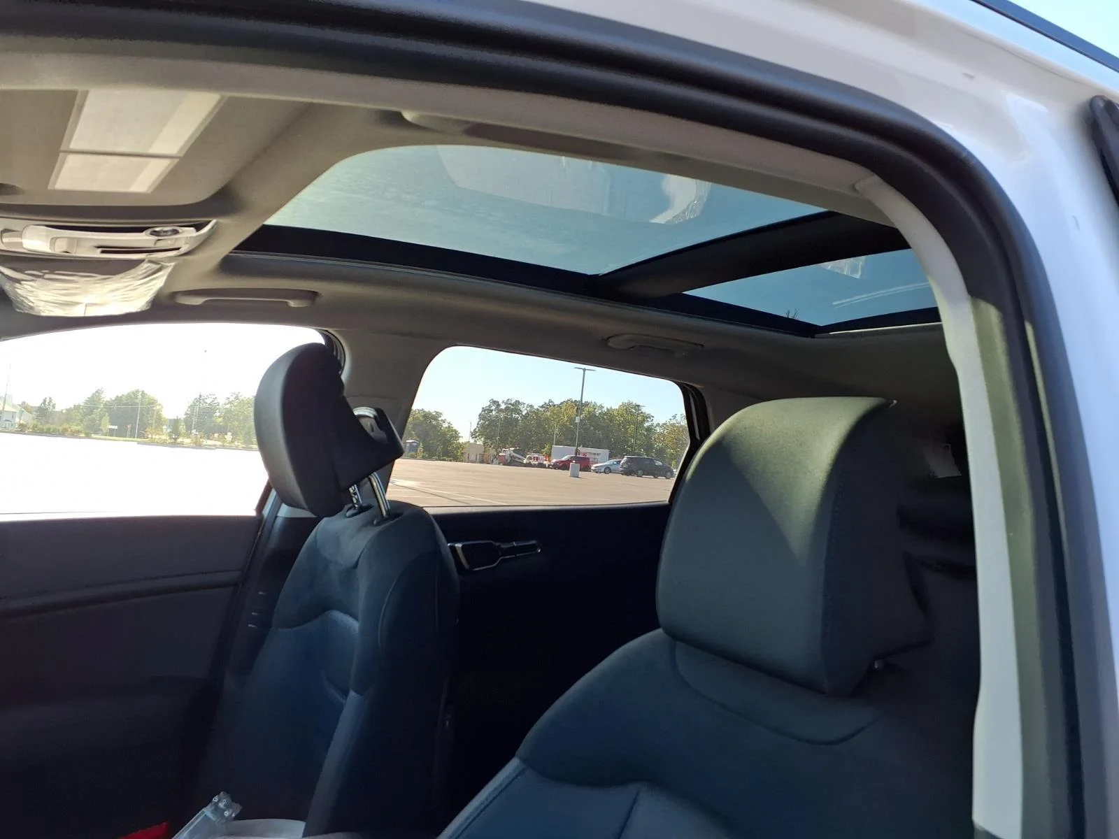 New 2027 Snow White Pearl Kia SX Prestige image 14