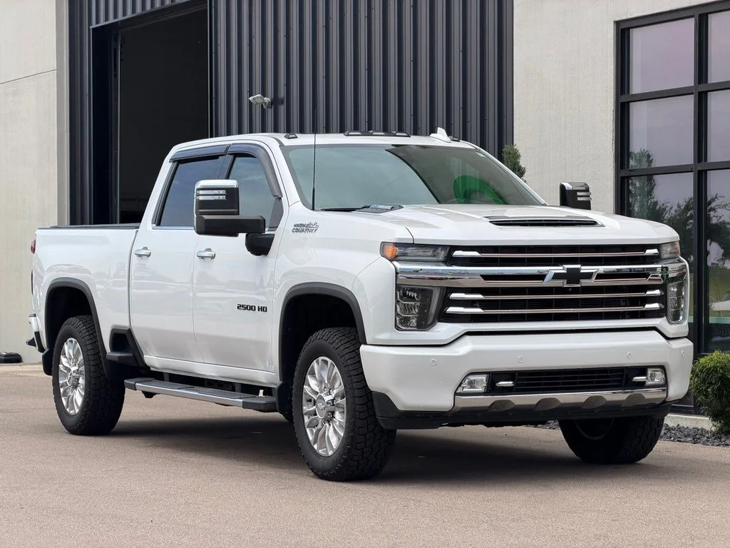 Used 2020 Beige Chevrolet High Country image 4