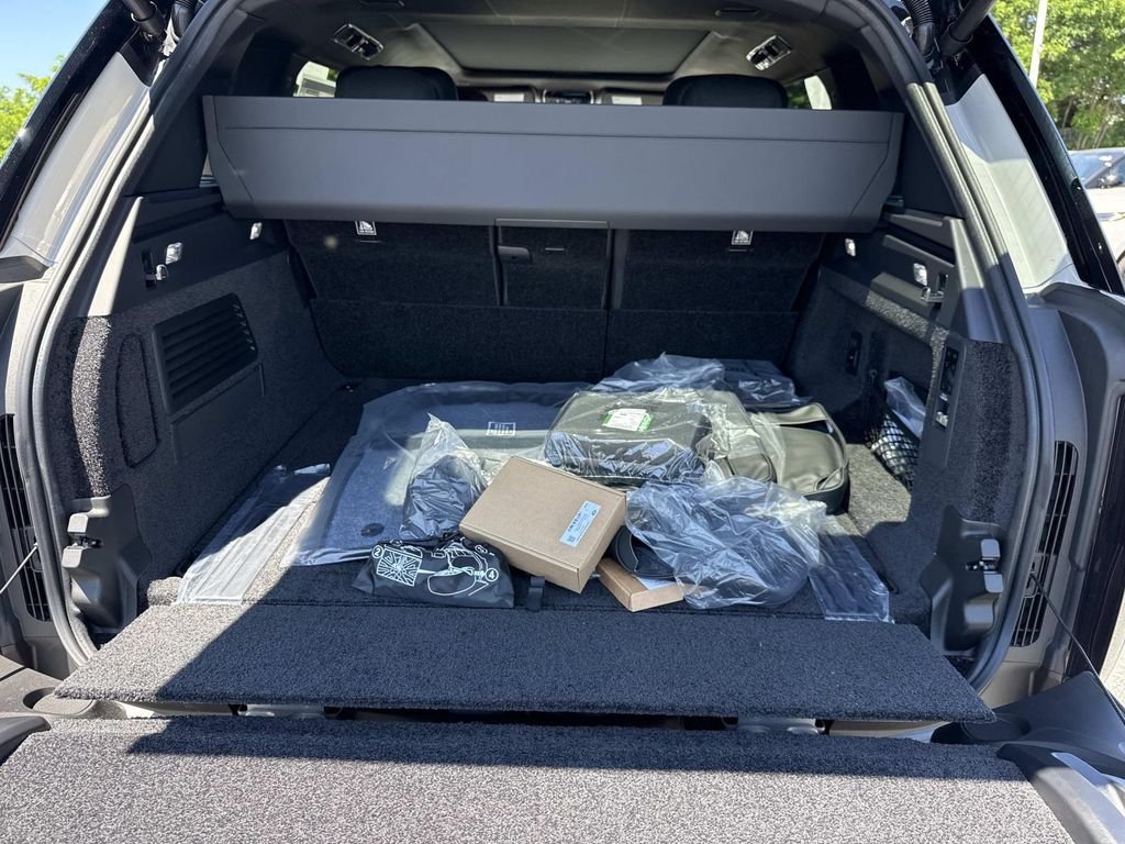New 2026 Borasco Grey Land Rover SV Signature Suite image 15