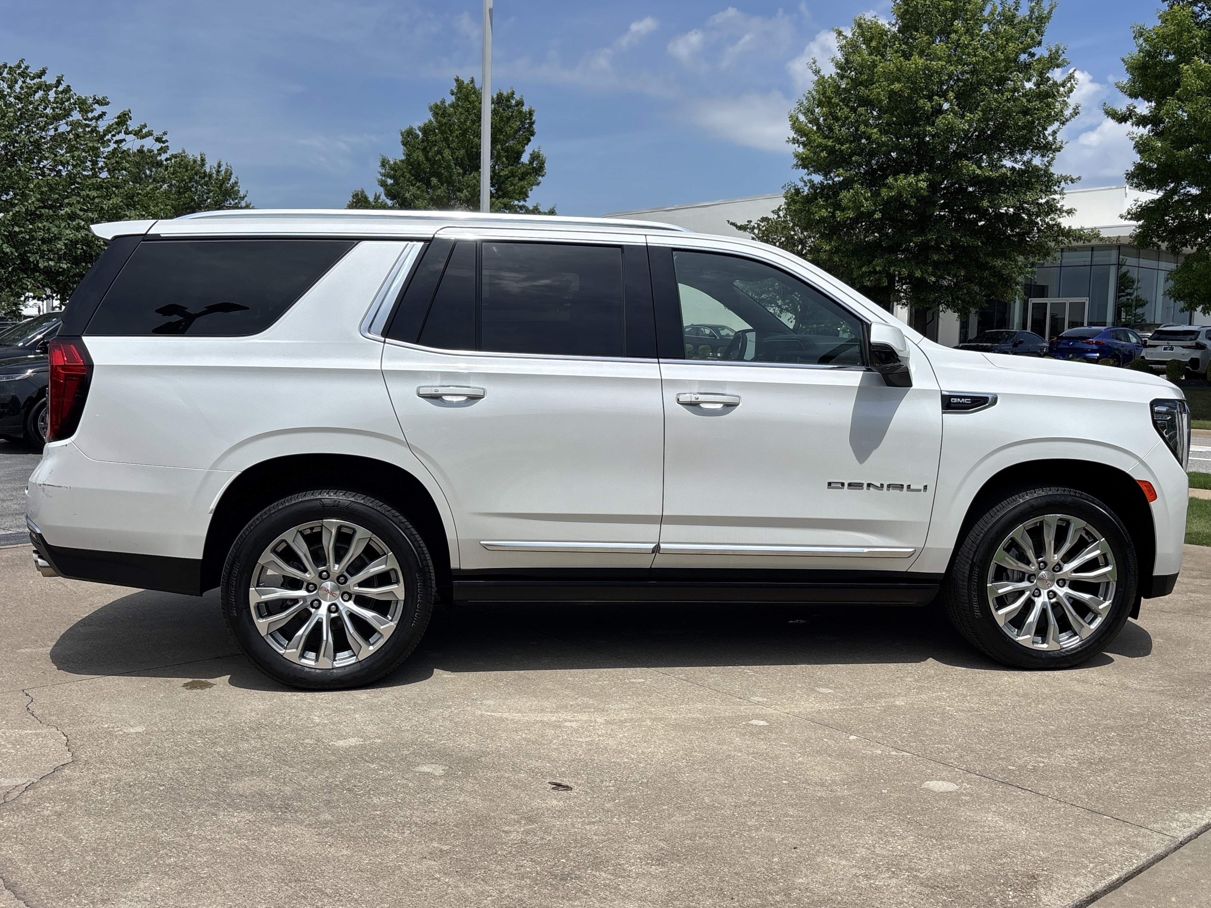 Used 2022 White Frost Tricoat GMC Denali 4WD image 2