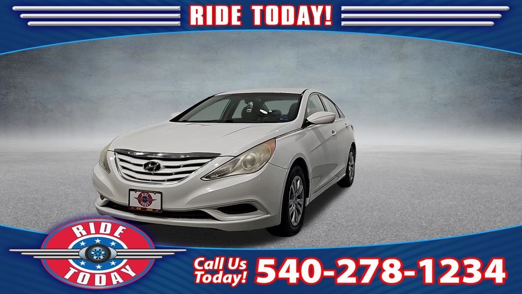 Used 2012 White Hyundai GLS image 1