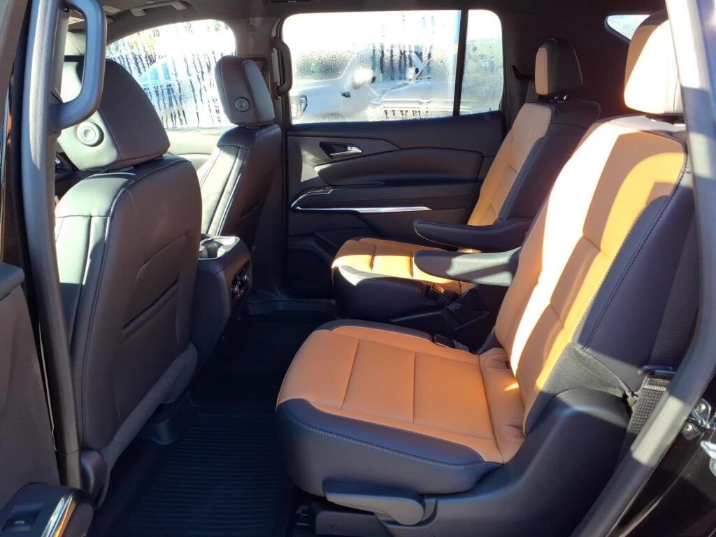 2027 Chevrolet Traverse Z71 - Photo 6