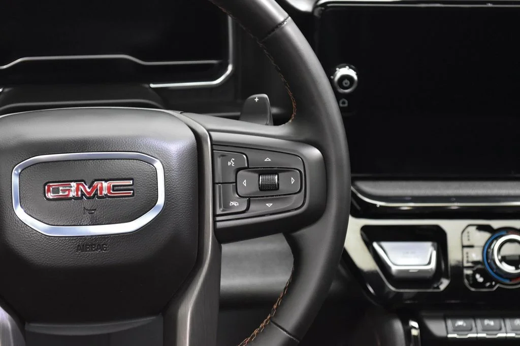 Used 2025 White GMC AT4 image 10