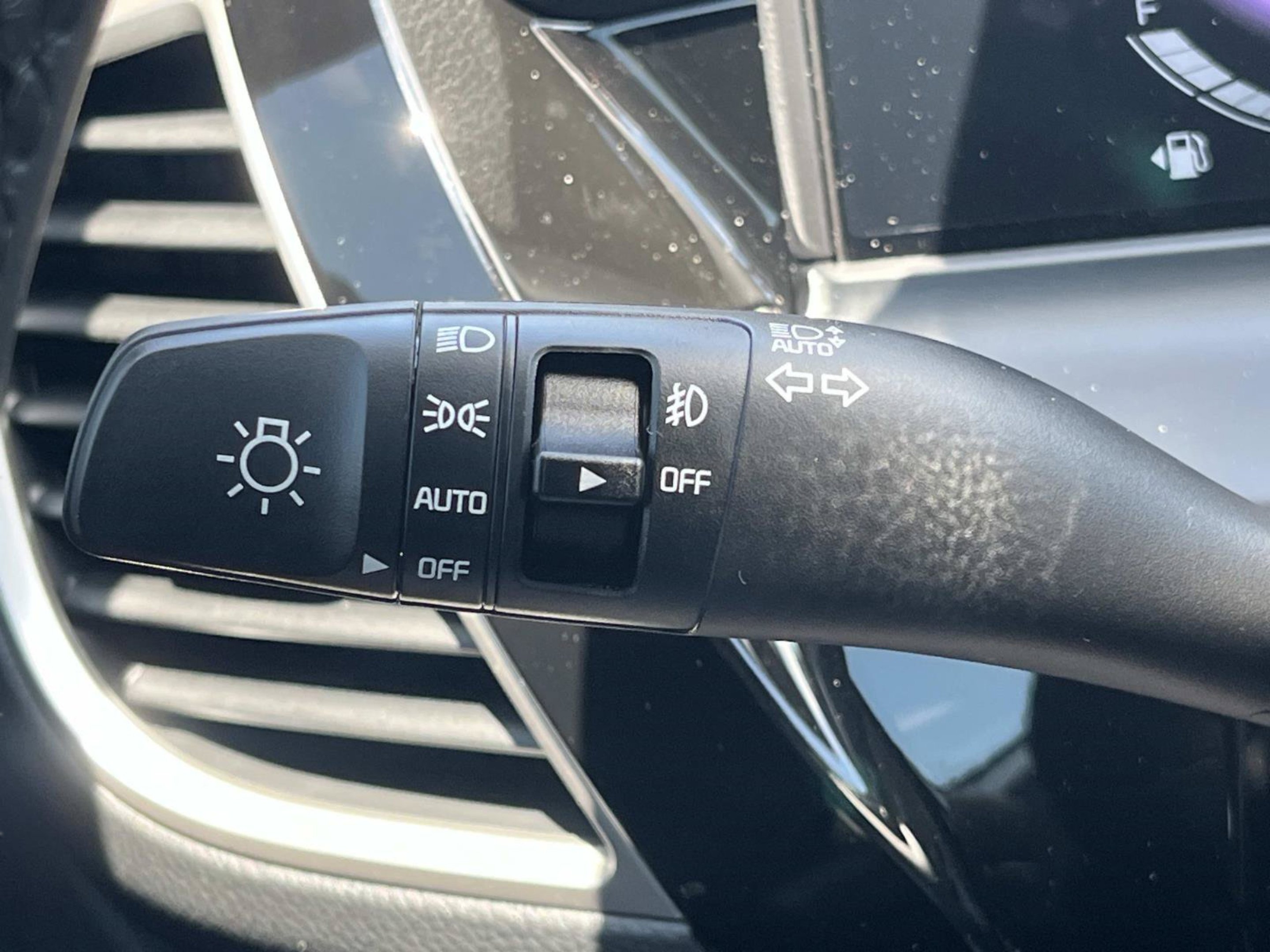 New 2026 Snow White Pearl Kia S image 28