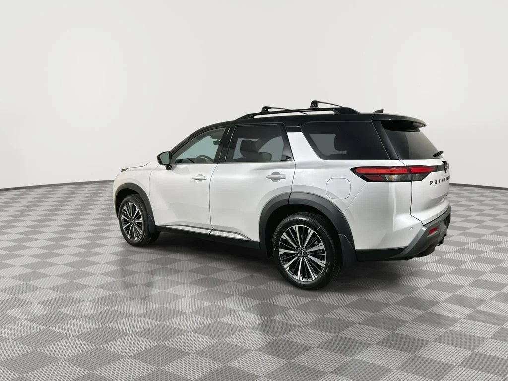 New 2026 Everest White Pearl TriCoat / Super Black Two-tone Nissan Platinum image 6