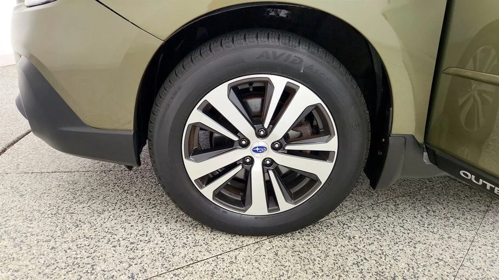 Used 2018 Wilderness Green Metallic Subaru 2.5i Limited w/ EyeSight & Navigation Package image 9