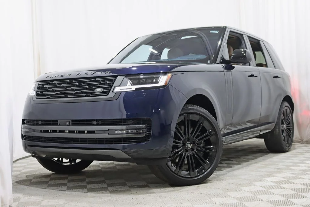Used 2023  Land Rover SE image 7