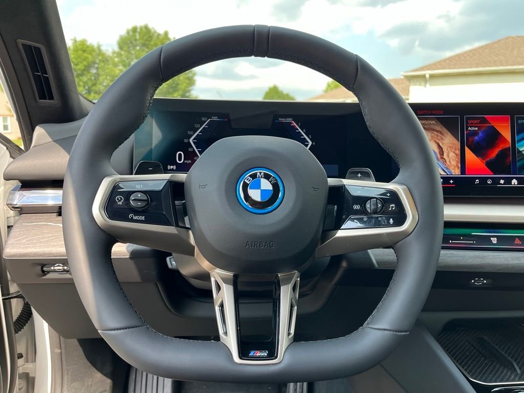 Used 2026 Mineral White Metallic BMW 550e xDrive image 33