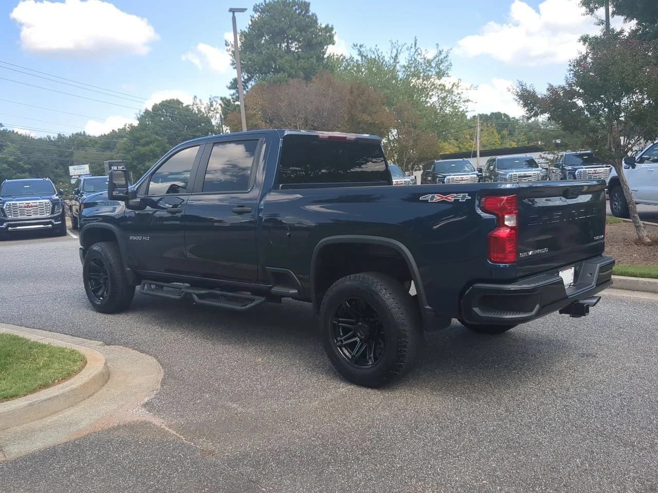 Used 2022 Northsky Blue Metallic Chevrolet Custom image 6