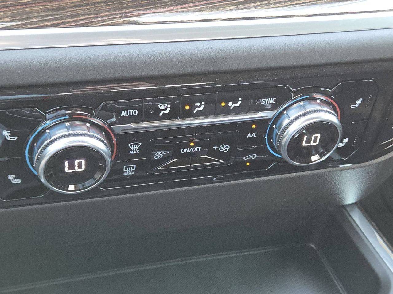 New 2026 Summit White GMC Elevation image 33
