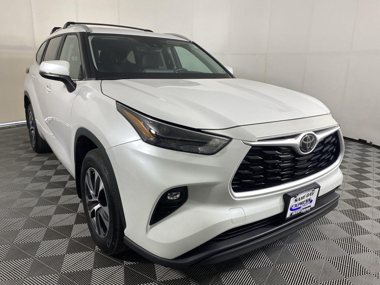 Used 2023 Wind Chill Pearl Toyota XLE image 19