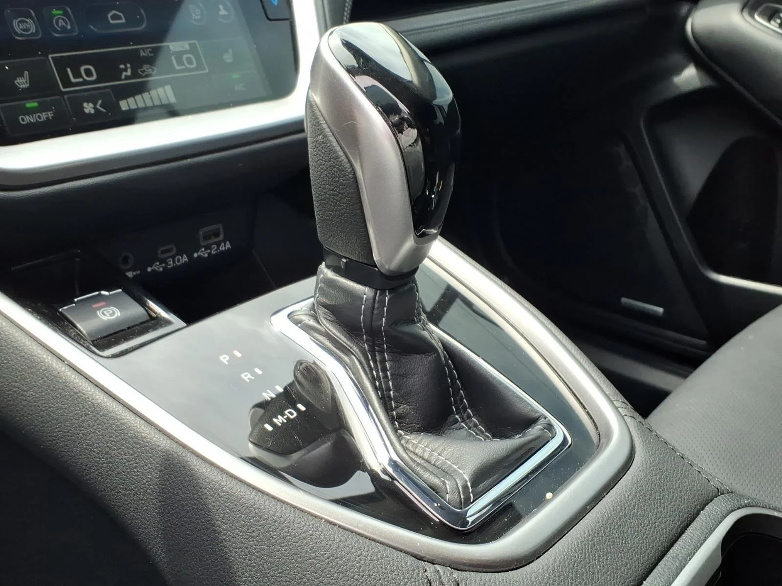 Used 2025 Cosmic Blue Pearl Subaru Limited image 15
