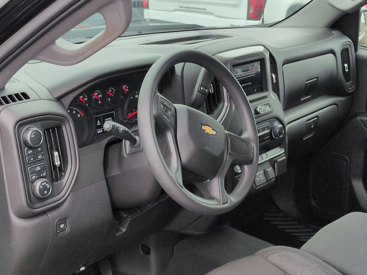 2024 Chevrolet Silverado 1500 Custom - Photo 10