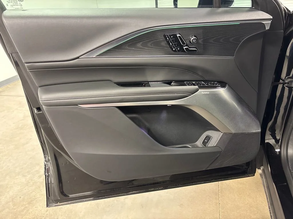 2025 Cadillac LYRIQ Luxury 2 - Photo 24