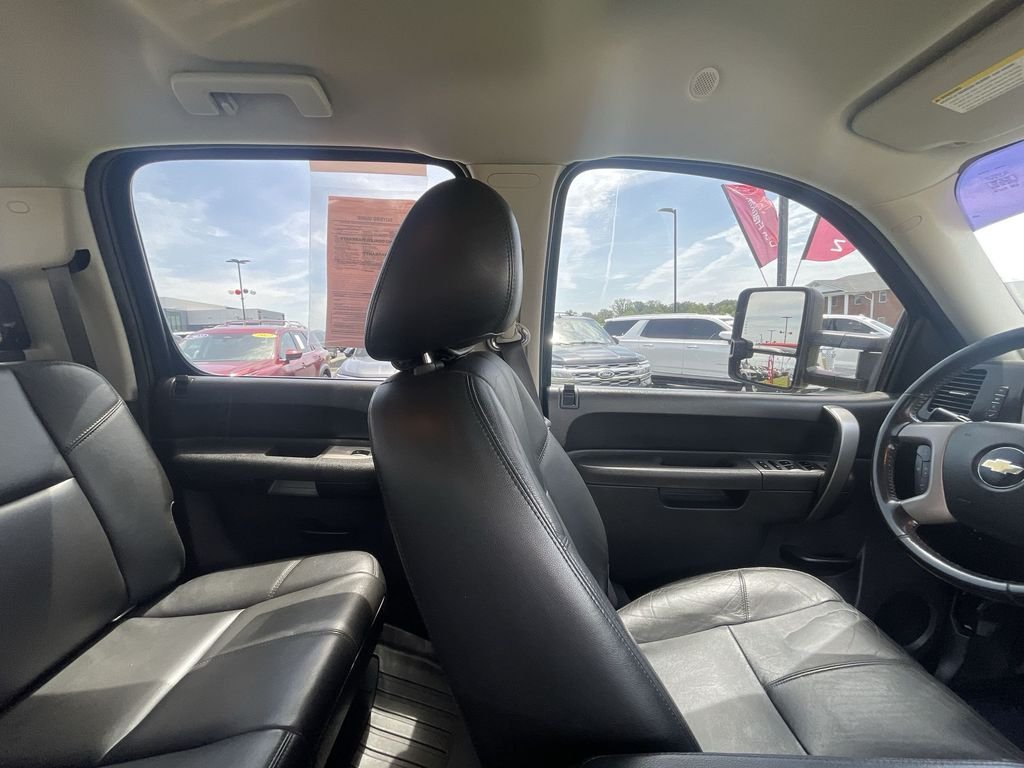 Used 2014 Black Chevrolet LT image 13
