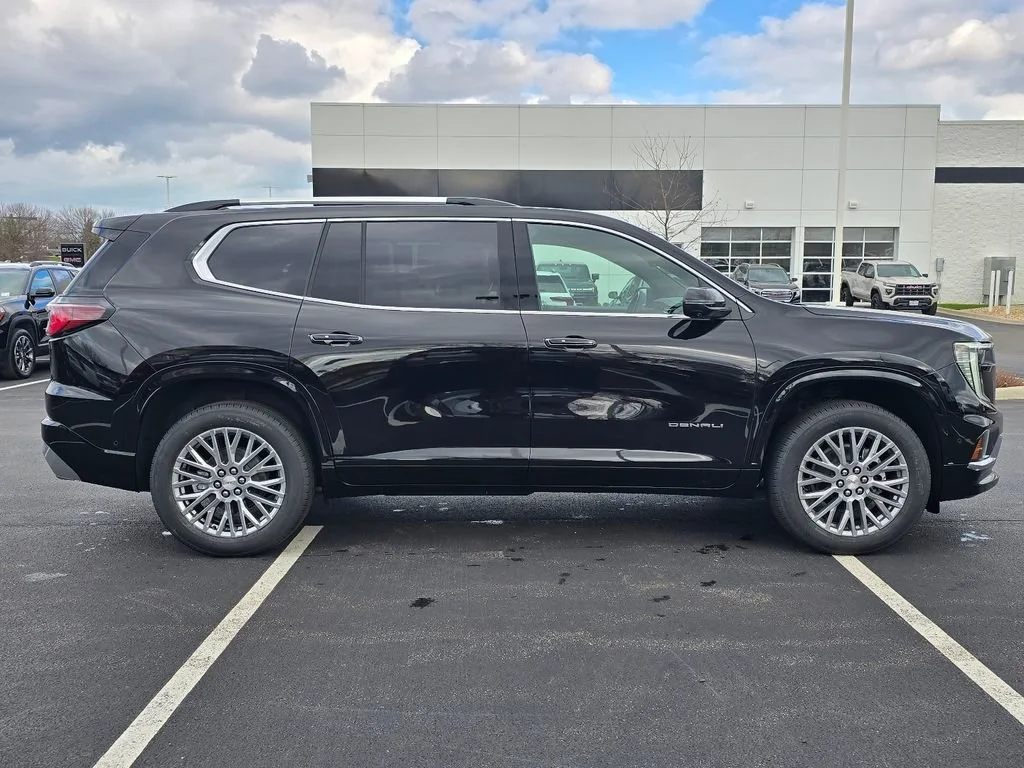 2026 GMC Acadia Denali - Photo 10