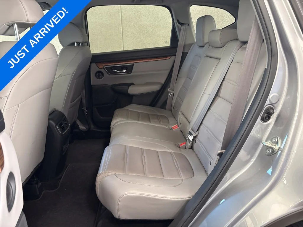 Used 2017 Lunar Silver Metallic Honda Touring image 6
