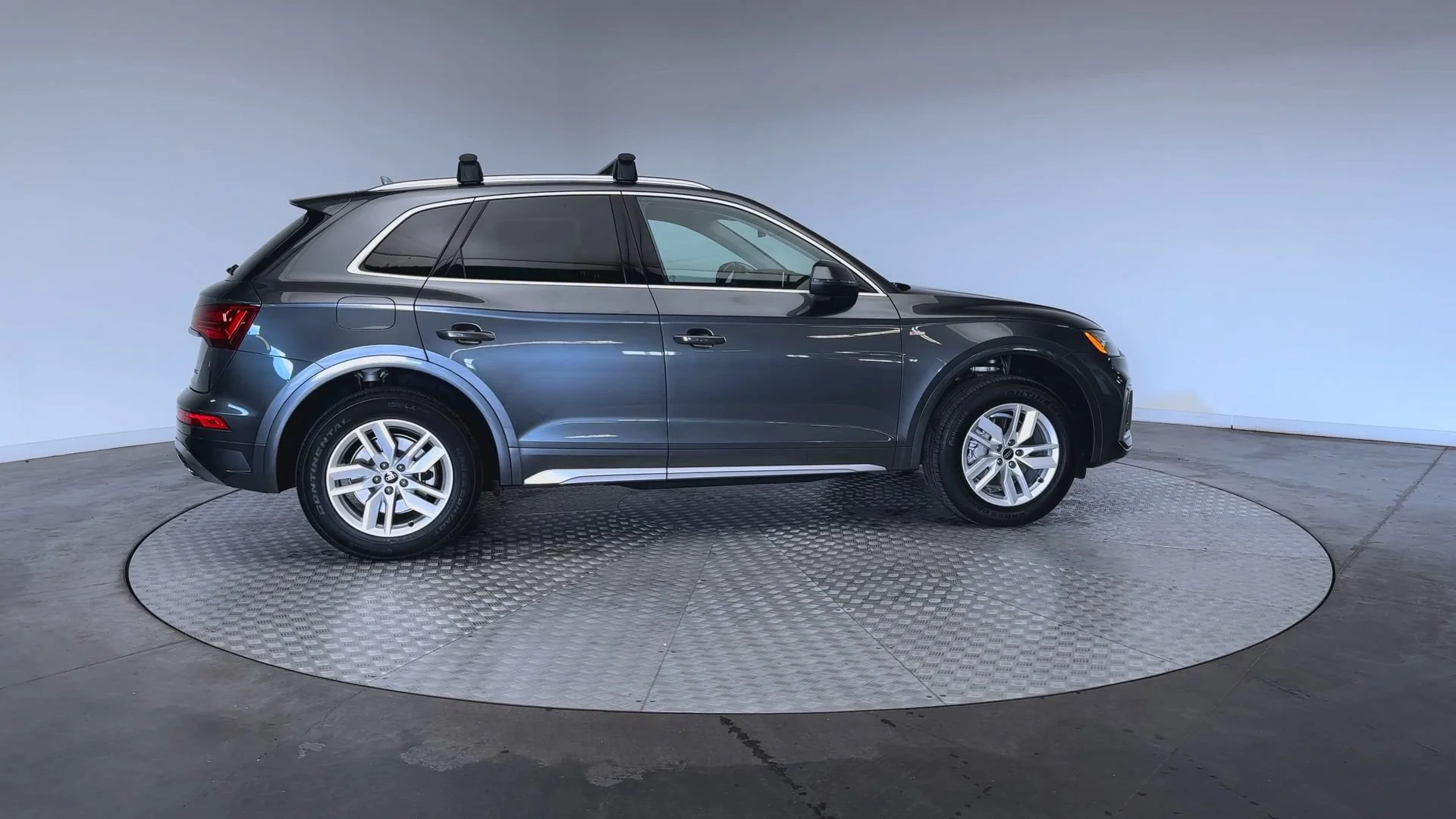 Used 2023 Daytona Gray Pearl Effect Audi S line Premium image 9