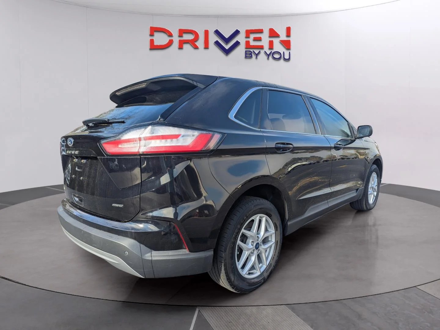 Used 2022 Agate Black Ford SEL image 5