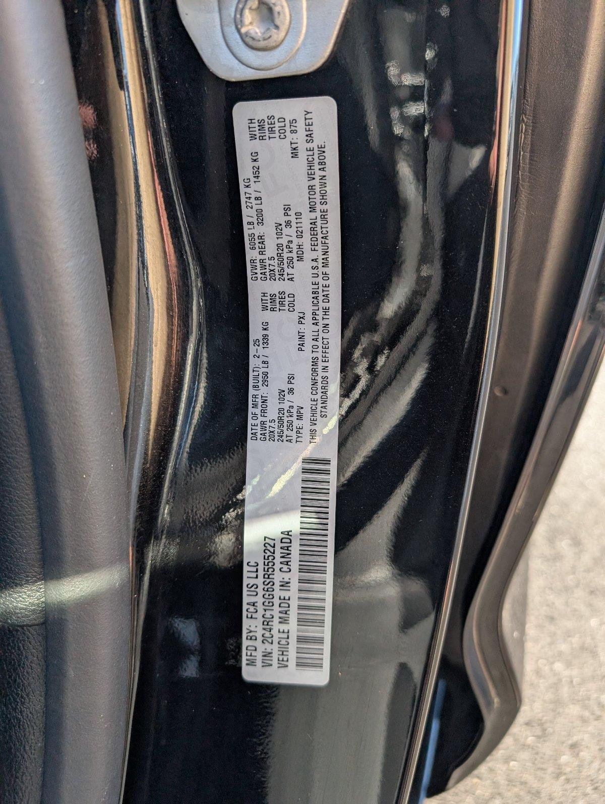 Used 2025 Diamond Black Crystal Pearlcoat Chrysler Limited image 13