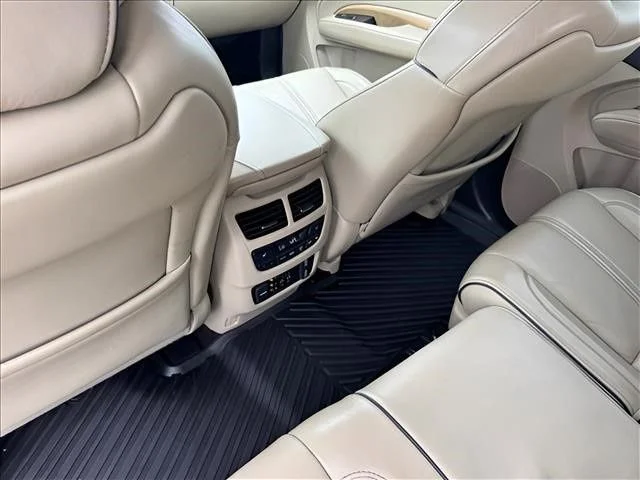 Used 2019 White Acura 3.5L Advance Pkg w/Entertainment Pkg image 12