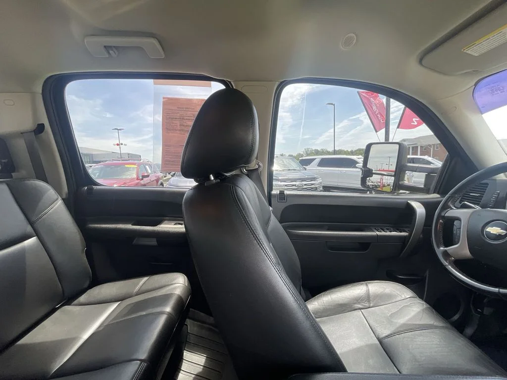 Used 2014 Black Chevrolet LT image 13