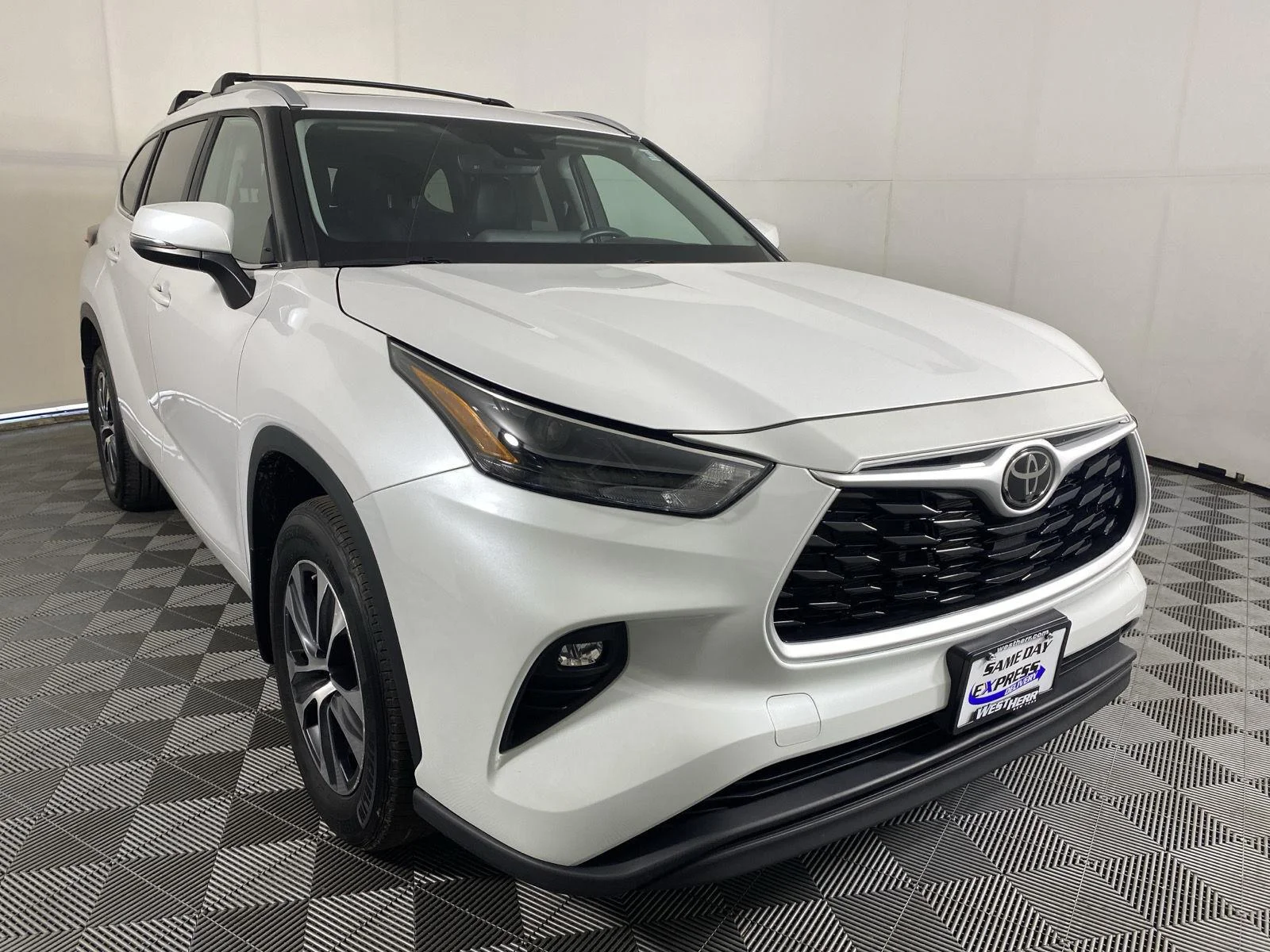 Used 2023 Wind Chill Pearl Toyota XLE image 19