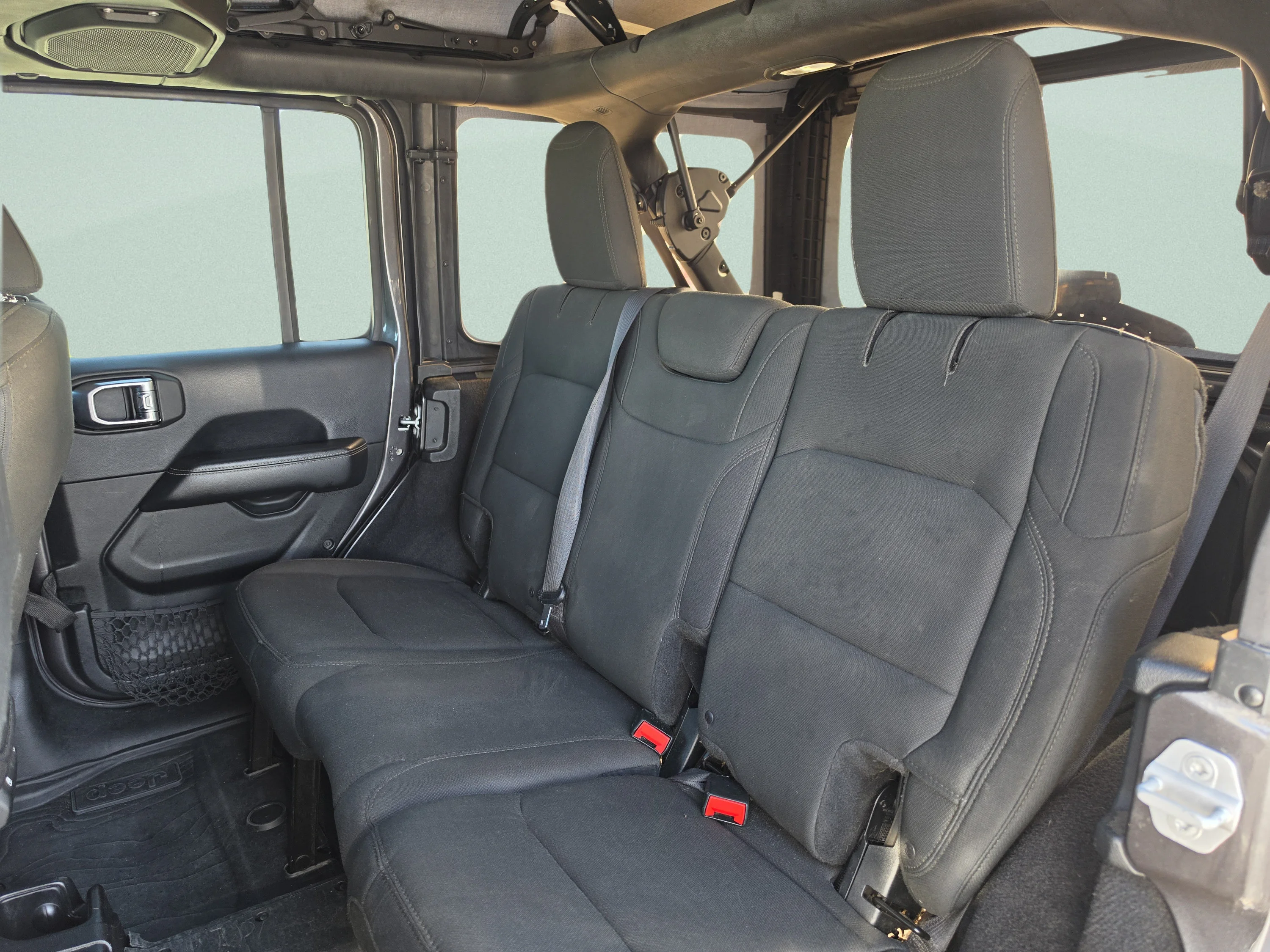 Used 2018 Granite Crystal Metallic Clearcoat Jeep Sahara image 23