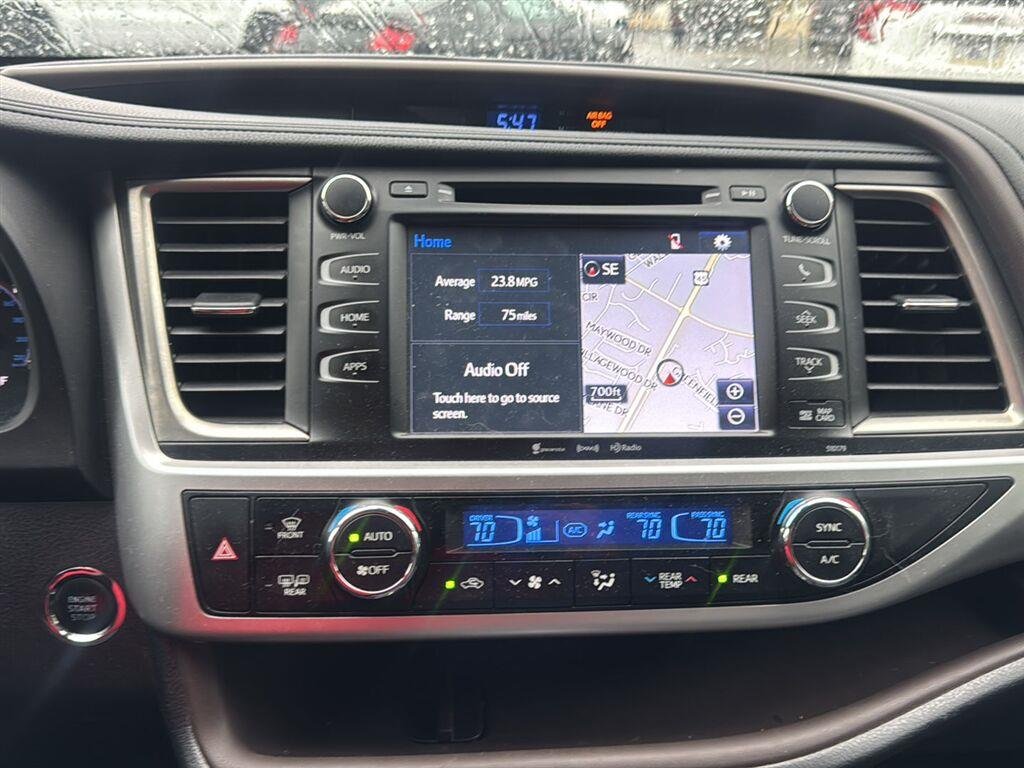 Used 2017  Toyota XLE image 15