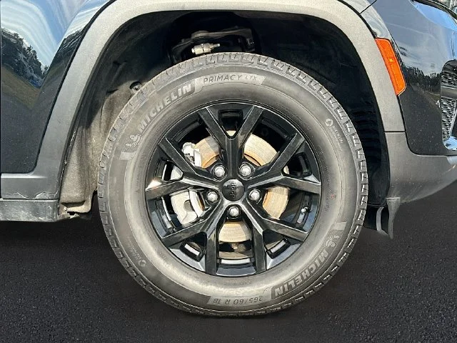 Used 2025 Black Jeep Altitude X image 32