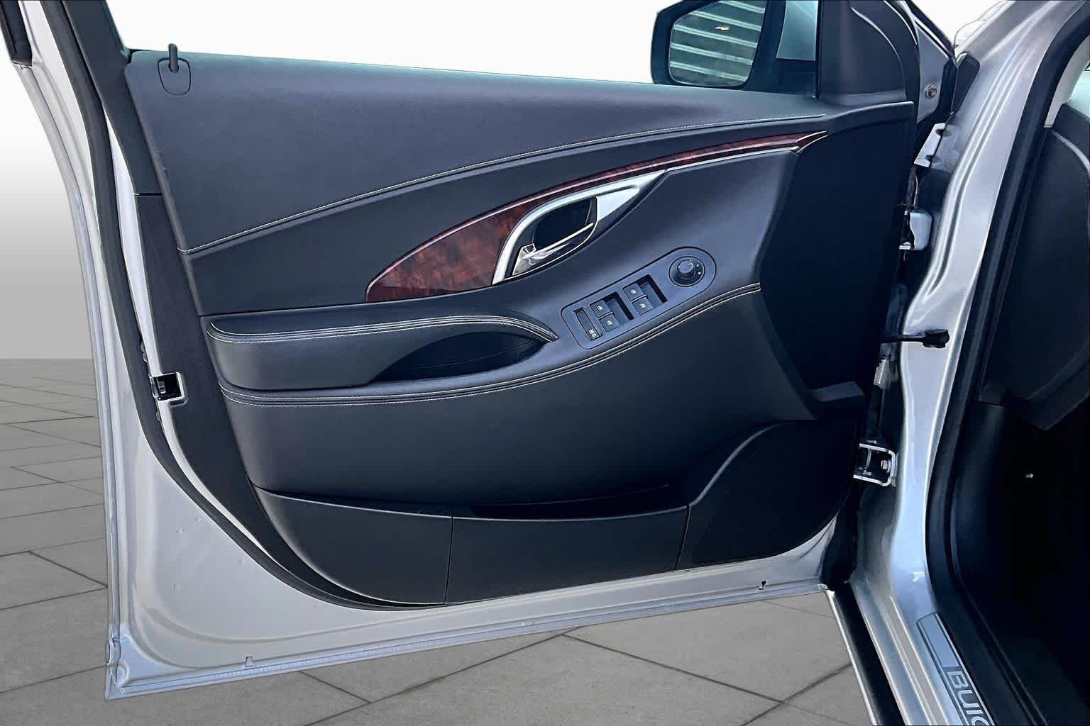 Used 2011 Quicksilver Metallic Buick CXL image 19