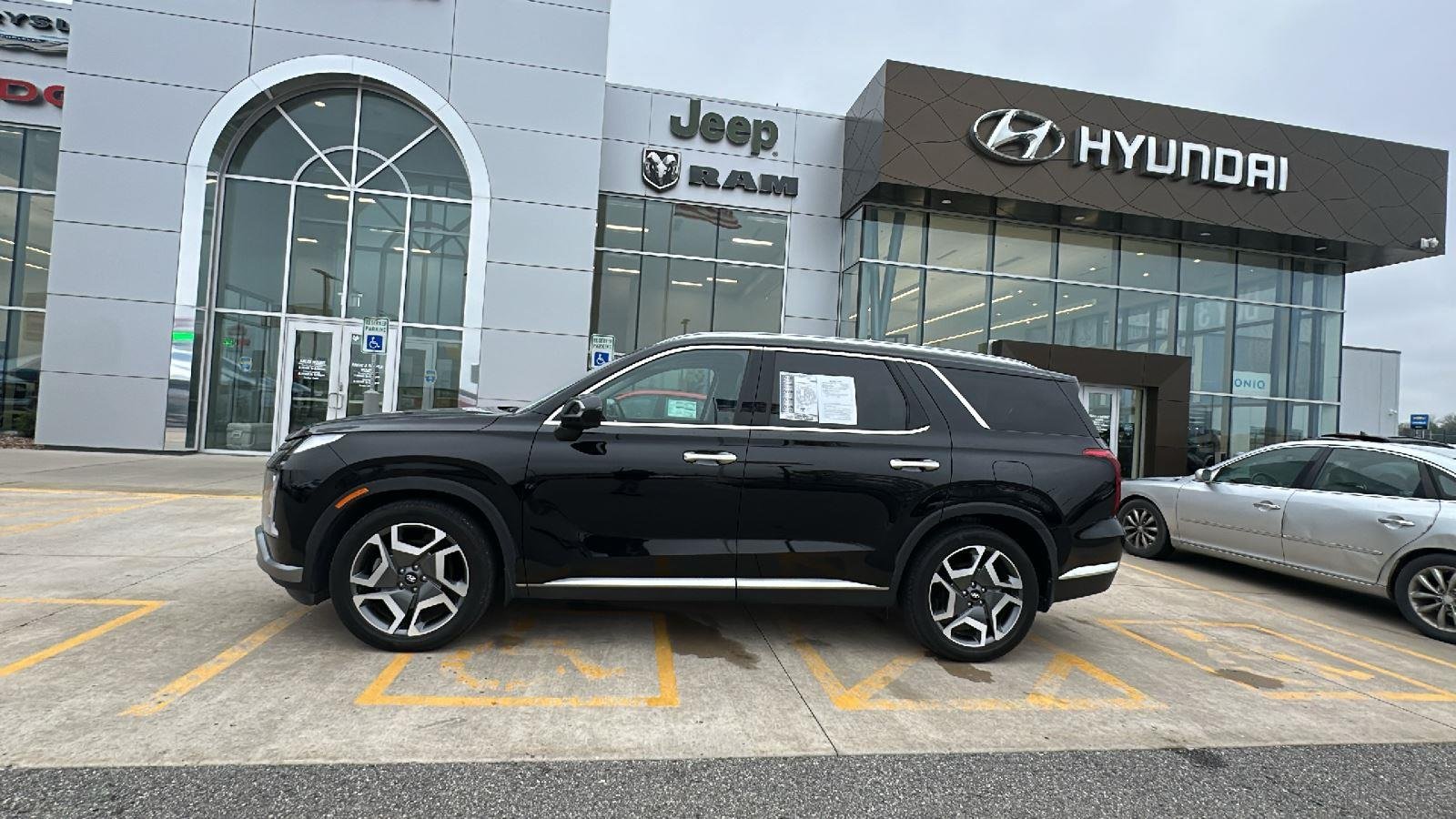 Certified 2023 Hyundai Palisade Limited with VIN KM8R5DGE8PU542205 for sale in Kansas City