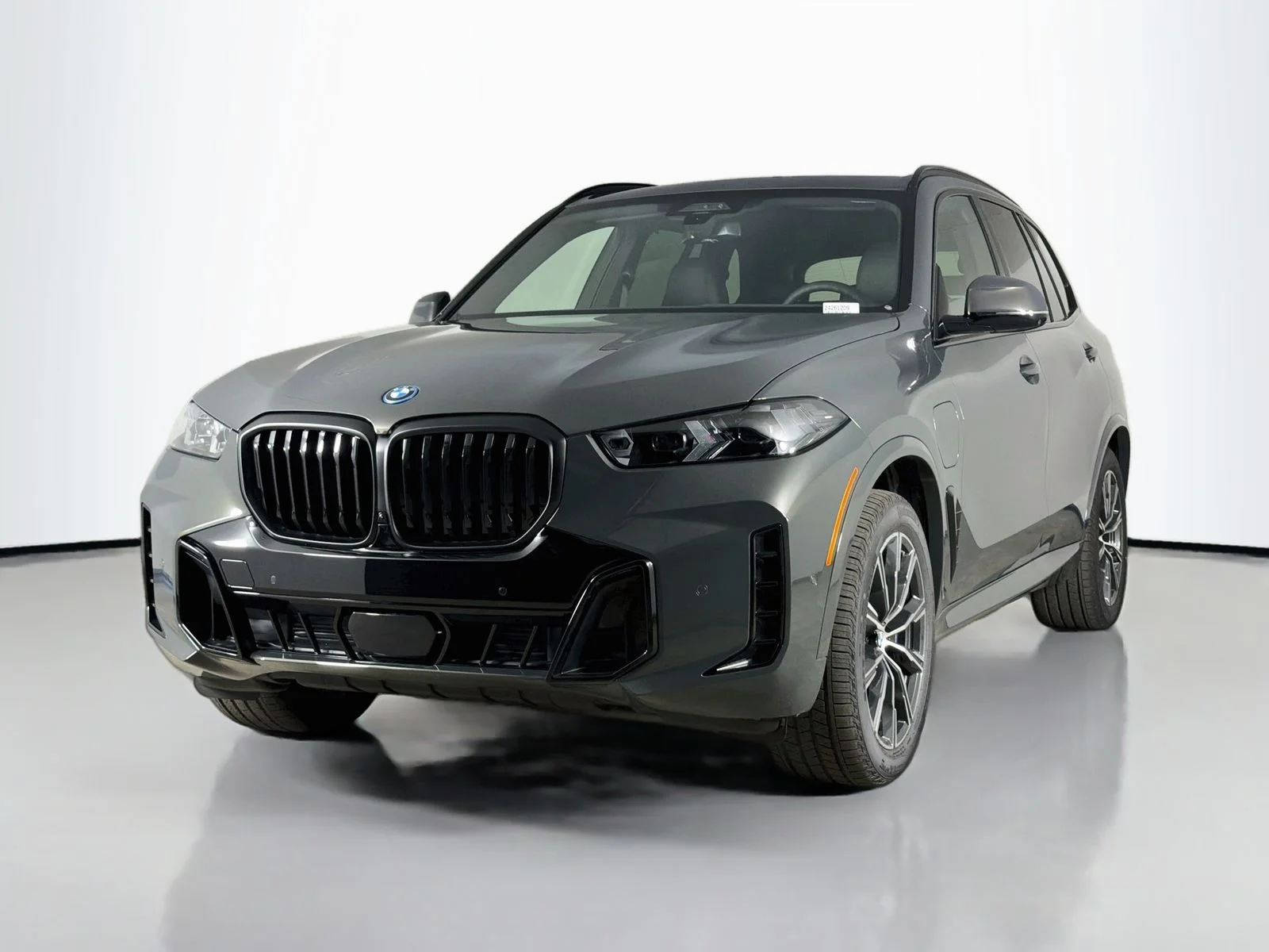 New 2026 Dravit Grey Metallic BMW xDrive50e image 3