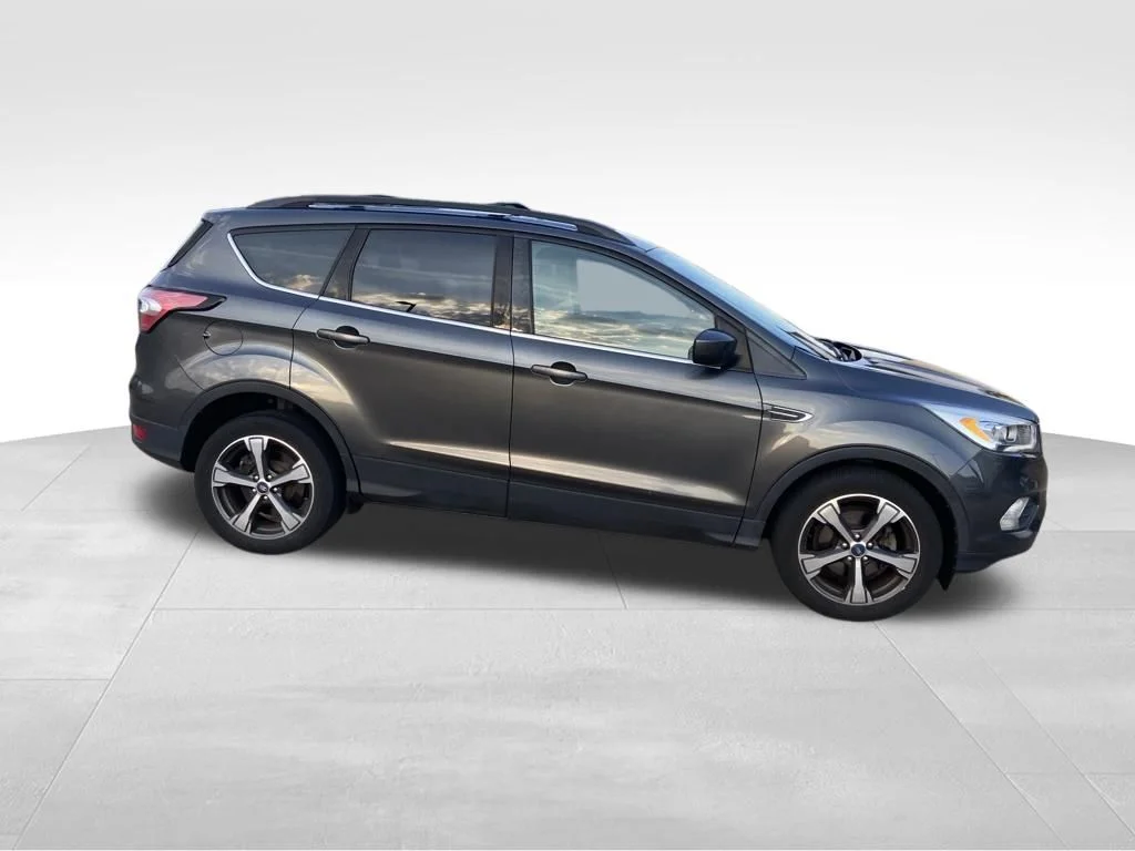 Used 2018 Gray Ford SEL image 10