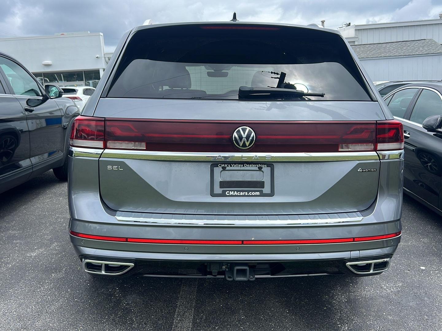 Used 2024 Platinum Gray Metallic Volkswagen 2.0T SEL Premium R-Line image 3