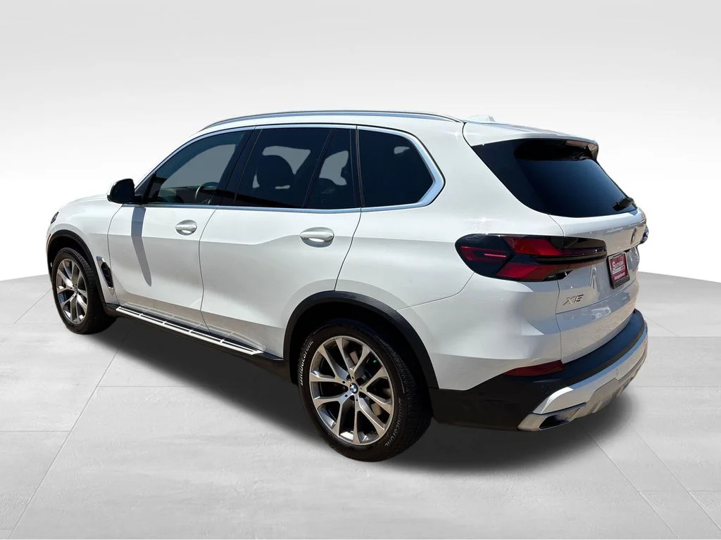 Used 2026 White BMW xDrive40i image 3