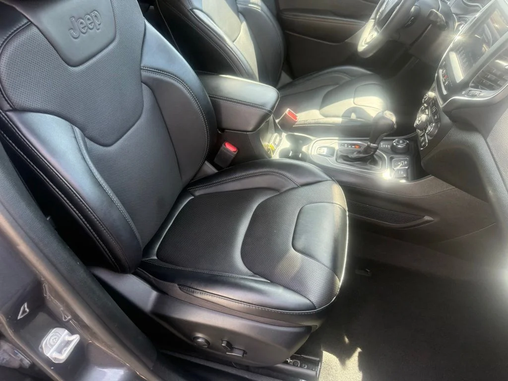 Used 2022 Gray Jeep Latitude Lux image 54