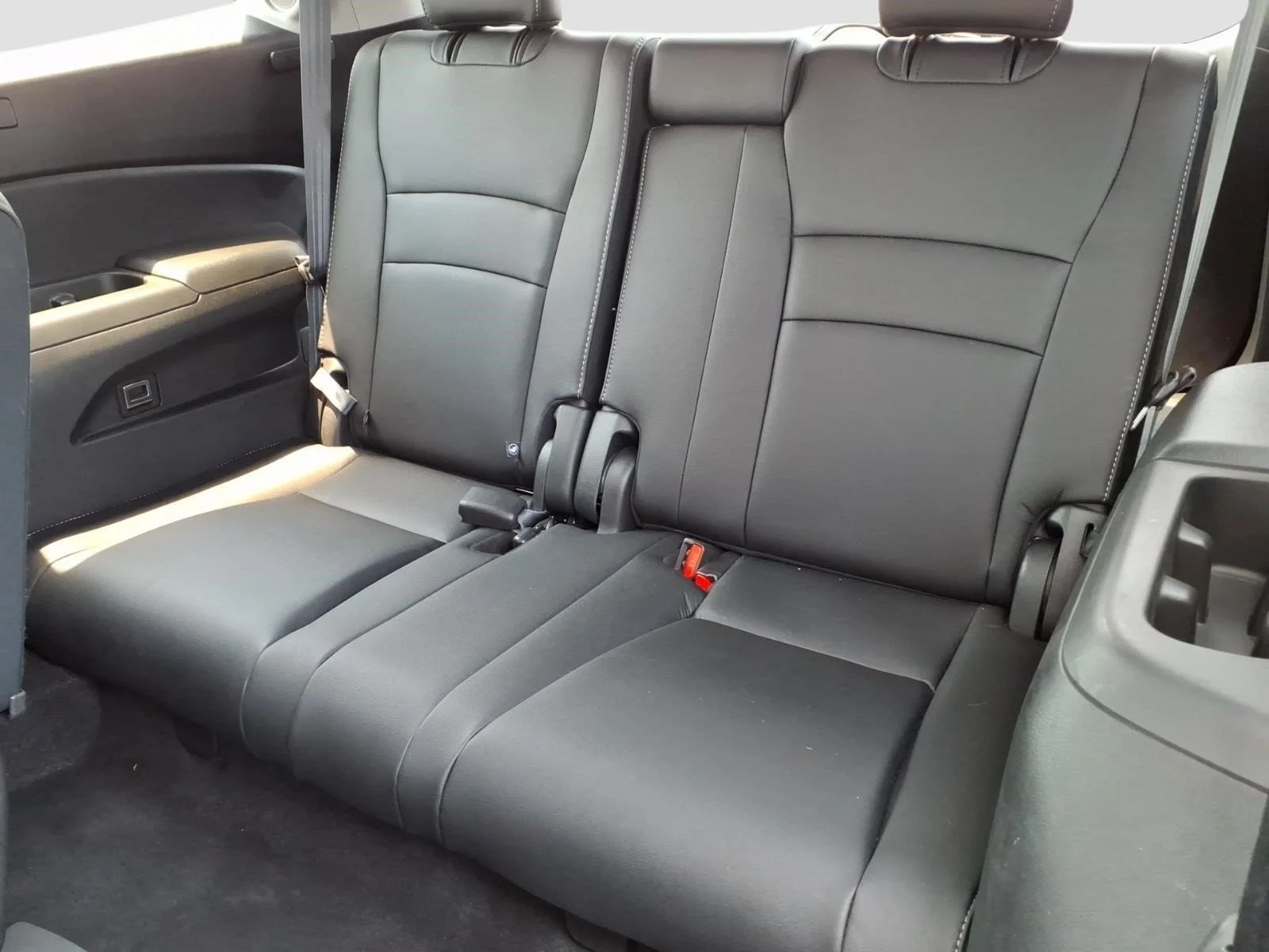 Used 2021 Crystal Black Pearl Honda Touring 8 Passenger image 14
