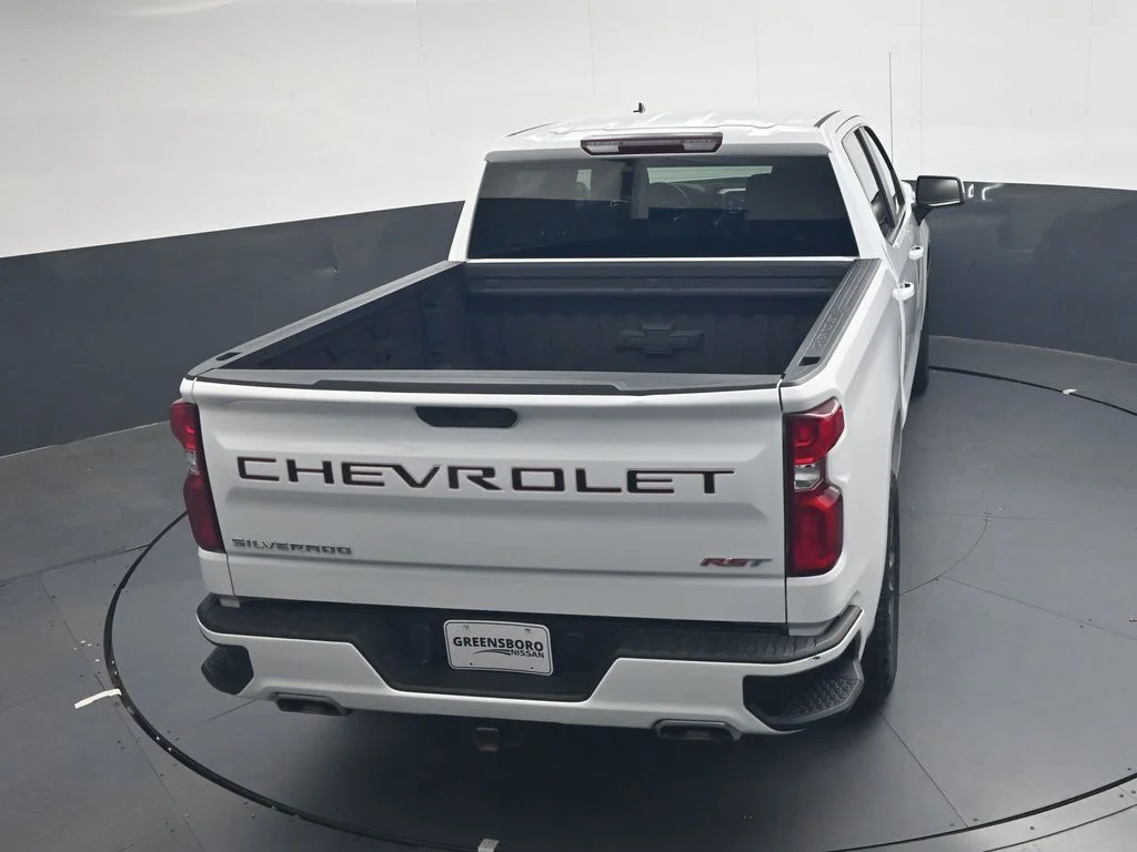 Used 2022 White Chevrolet RST image 35