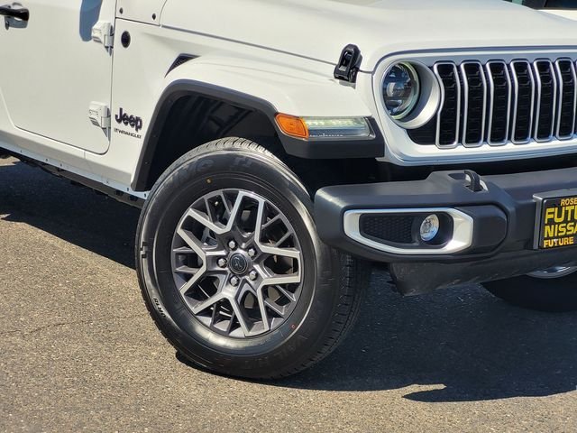 Used 2025 White Jeep Sahara image 9