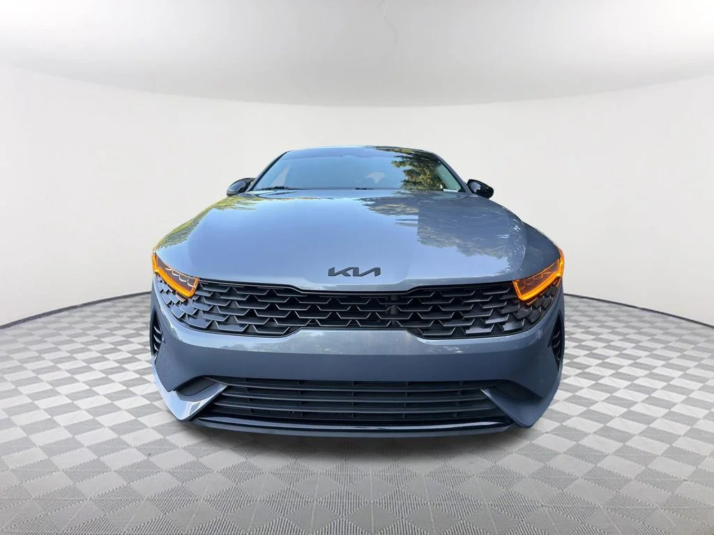 Used 2023 Silver Kia LXS image 2