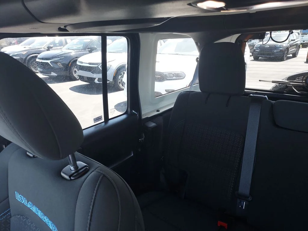Used 2021 Black Jeep Unlimited Islander image 12