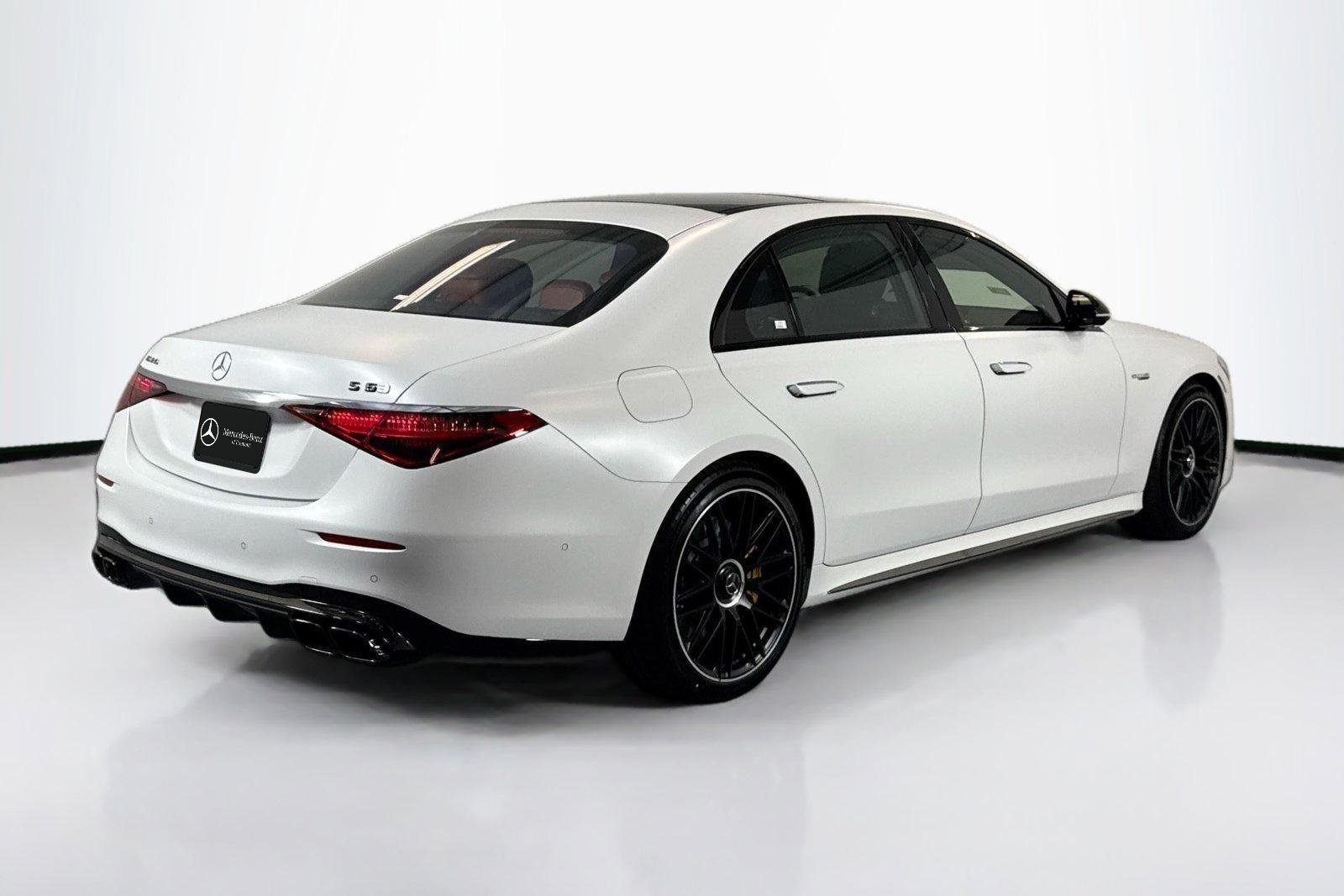 New 2026 Manufaktur Moonlight White Magno Mercedes-Benz AMG® S 63 E image 5