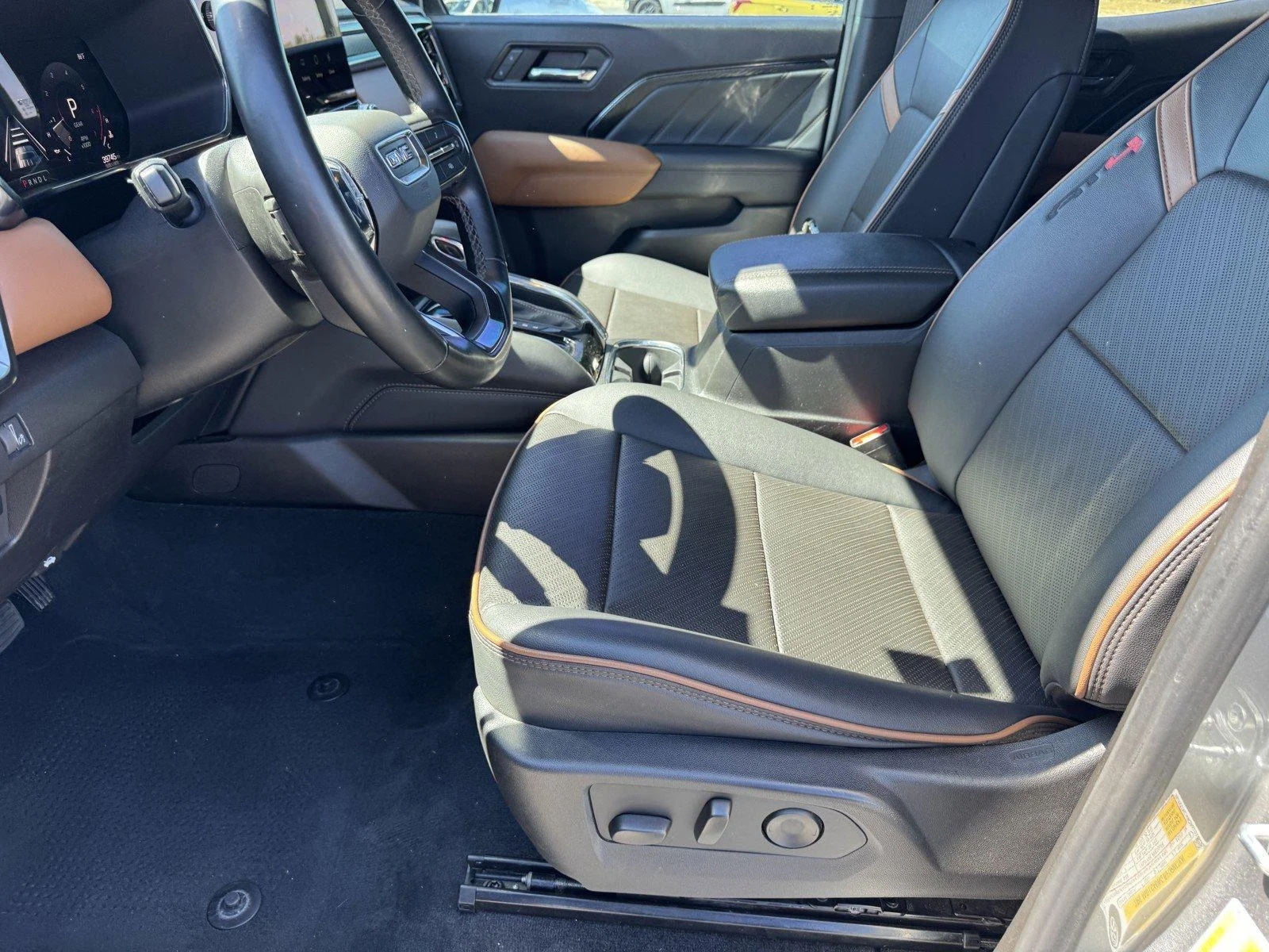 Used 2024 Sterling Metallic GMC AT4 image 17