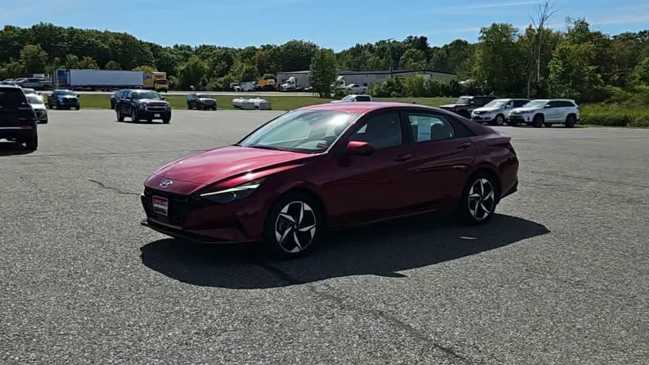 Used 2023 Ultimate Red Hyundai SEL image 4