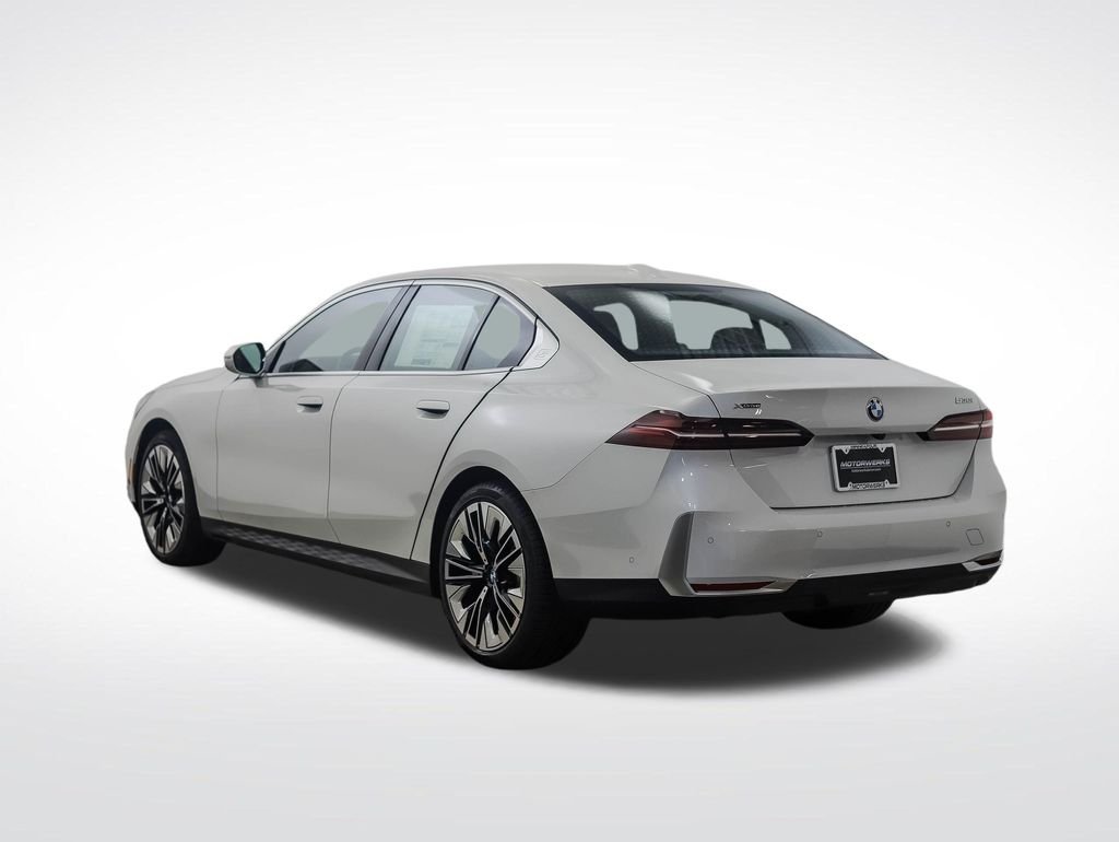 Used 2026 White Metallic BMW 530i xDrive image 4