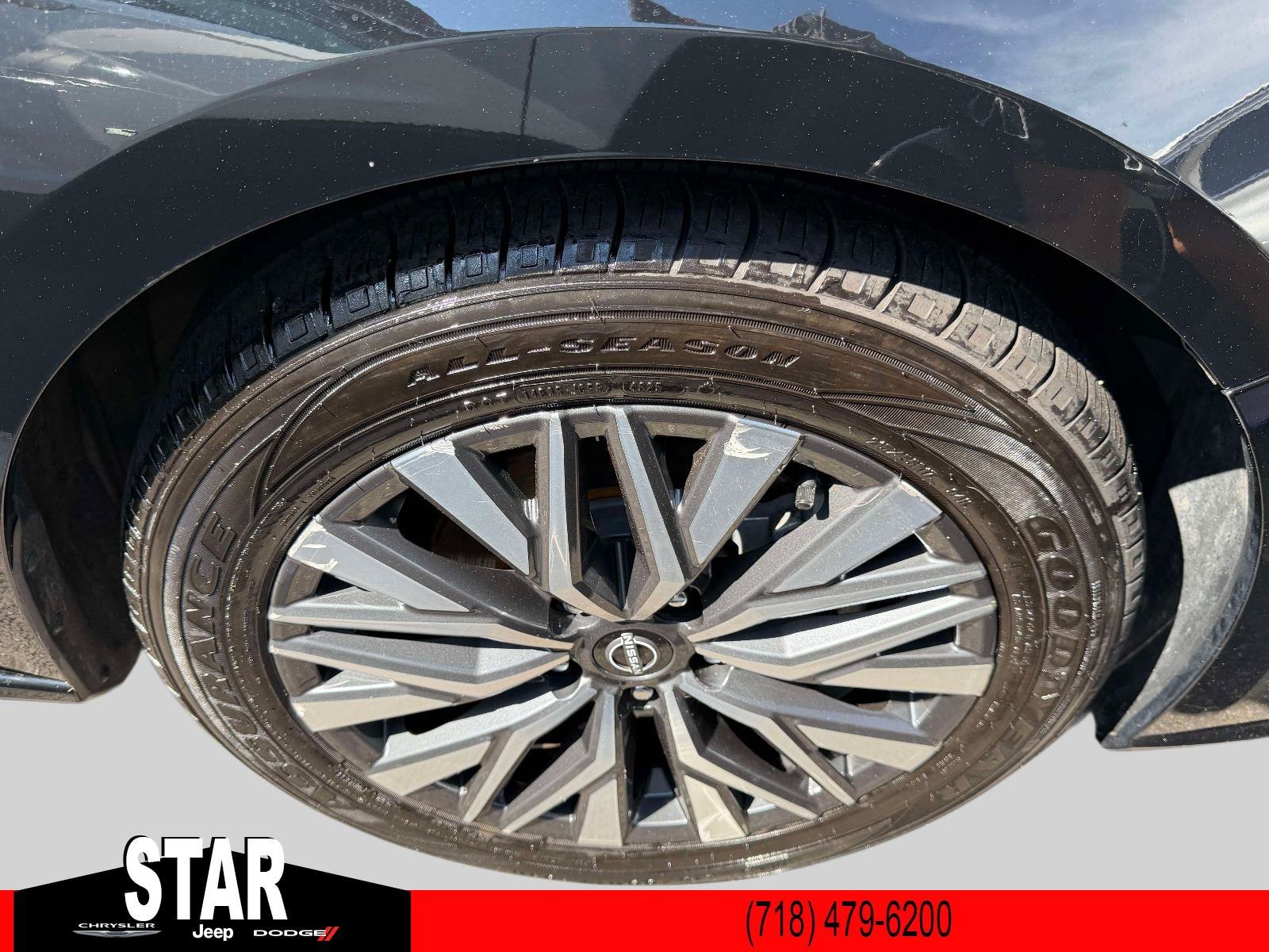 Used 2024 Super Black Nissan 2.5 SV image 6
